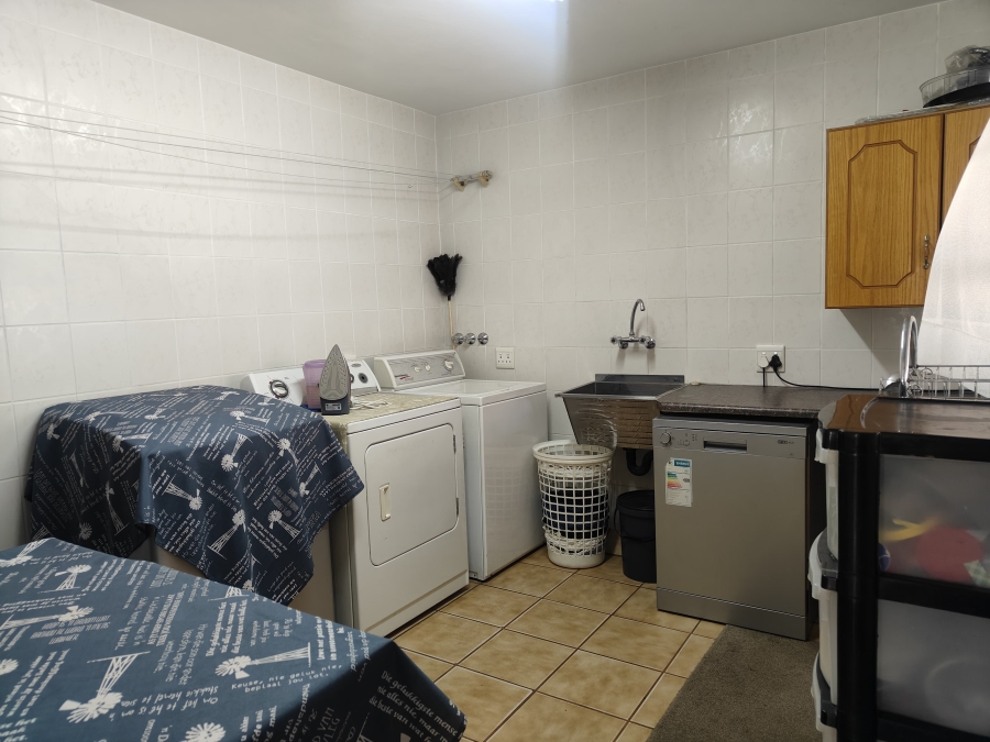 4 Bedroom Property for Sale in Oos Einde North West